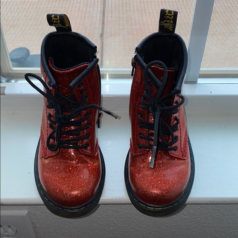 DR MARTENS